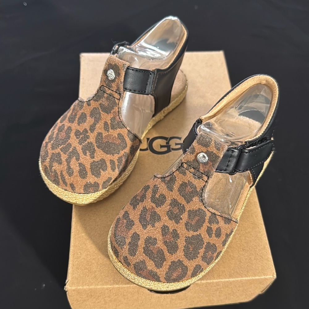 NWT Baby UGG SZ 7
